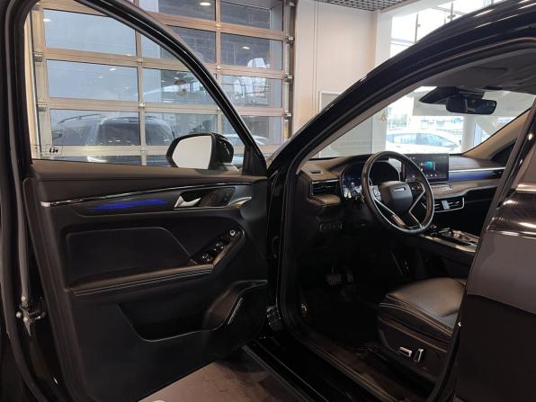 Haval Jolion I Рестайлинг с пробегом 2023 года, цена 2 218 000 рублей, 32948 км, внедорожник, Автокод Объявления