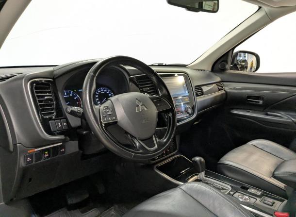 Mitsubishi Outlander III Рестайлинг 3 с пробегом 2019 года, цена 2 350 000 рублей, 151000 км, внедорожник, Автокод Объявления