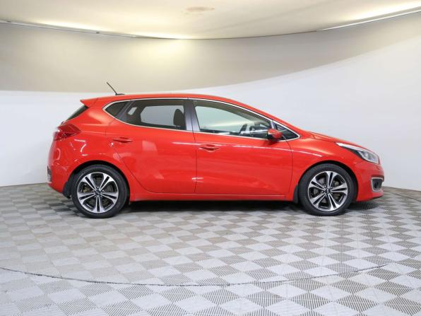 Kia Ceed II Рестайлинг с пробегом 2016 года, цена 1 090 000 рублей, 130381 км, хэтчбек, Автокод Объявления