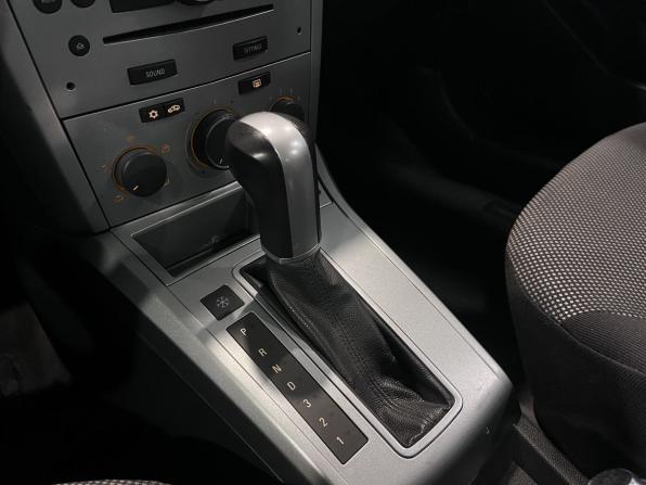 Opel Astra H Рестайлинг с пробегом 2010 года, цена 595 000 рублей, 166220 км, хэтчбек, Автокод Объявления