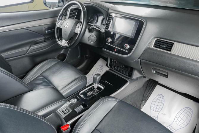 Mitsubishi Outlander III Рестайлинг 3 с пробегом 2020 года, цена 2 359 000 рублей, 158413 км, внедорожник, Автокод Объявления
