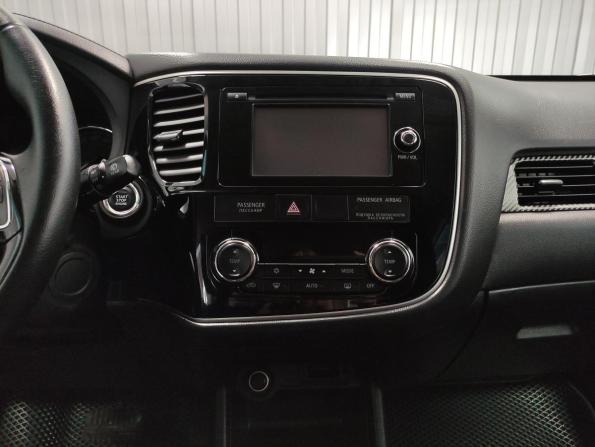 Mitsubishi Outlander III Рестайлинг 2 с пробегом 2015 года, цена 1 702 000 рублей, 193616 км, внедорожник, Автокод Объявления