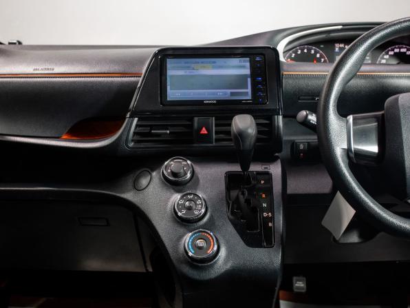Toyota Sienta II с пробегом 2016 года, цена 1 410 000 рублей, 64704 км, компактвэн, Автокод Объявления