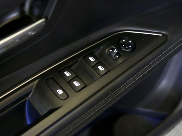 Peugeot 3008 II с пробегом 2017 года, цена 1 650 000 рублей, 160000 км, внедорожник, Автокод Объявления