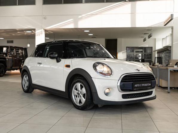 Mini Hatch III (F55/F56) с пробегом 2017 года, цена 1 540 000 рублей, 148677 км, хэтчбек, Автокод Объявления