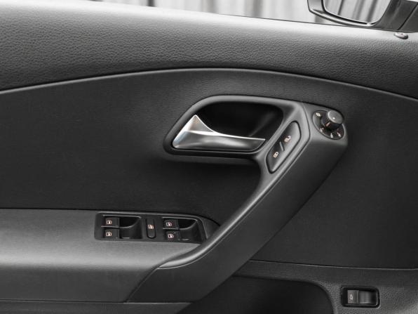 Volkswagen Polo V Рестайлинг с пробегом 2018 года, цена 1 280 000 рублей, 175001 км, седан, Автокод Объявления