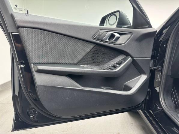 BMW 1 серии III (F40) с пробегом 2019 года, цена 1 938 000 рублей, 131424 км, хэтчбек, Автокод Объявления