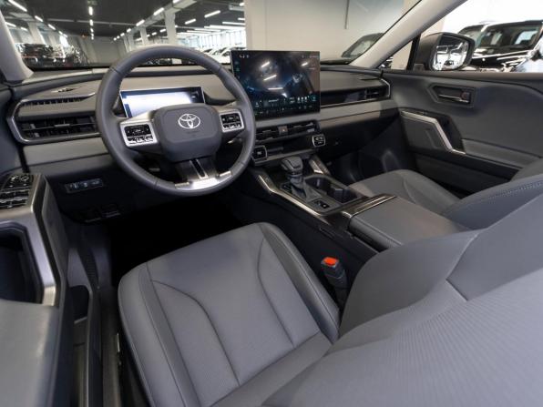 Toyota RAV4 VI (XA60) с пробегом 2026 года, цена 4 140 000 рублей, 37 км, внедорожник, Автокод Объявления