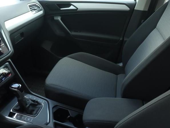 Volkswagen Tiguan II Рестайлинг с пробегом 2021 года, цена 2 572 000 рублей, 106855 км, внедорожник, Автокод Объявления
