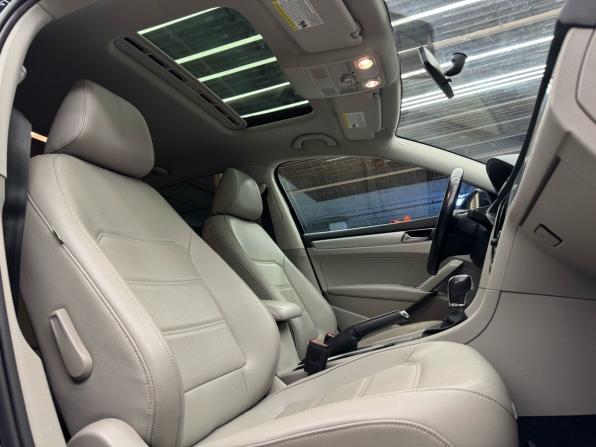 Volkswagen Passat (North America and China) I Рестайлинг с пробегом 2018 года, цена 1 599 999 рублей, 126820 км, седан, Автокод Объявления