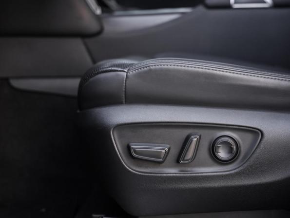 Toyota Land Cruiser 300 Series с пробегом 2022 года, цена 9 299 000 рублей, 51215 км, внедорожник, Автокод Объявления