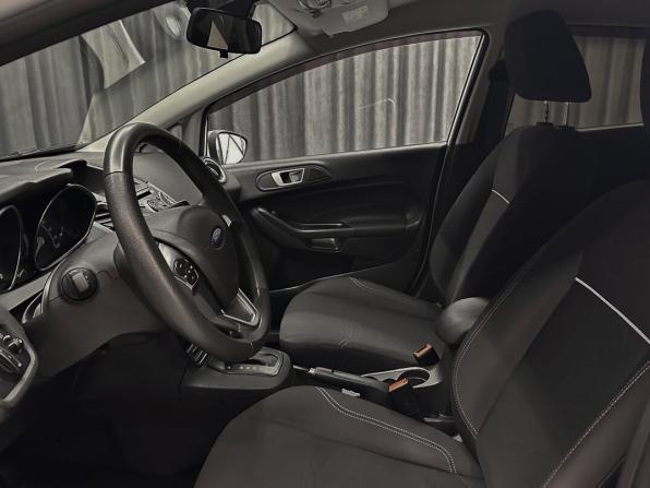Ford Fiesta Mk6 Рестайлинг с пробегом 2018 года, цена 890 000 рублей, 73274 км, хэтчбек, Автокод Объявления