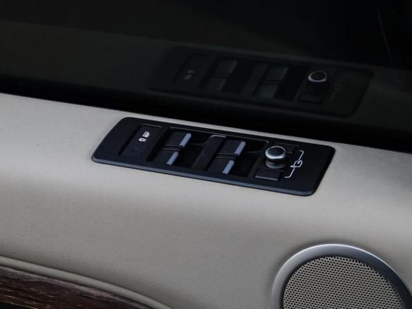 Land Rover Discovery V с пробегом 2018 года, цена 3 100 000 рублей, 165157 км, внедорожник, Автокод Объявления