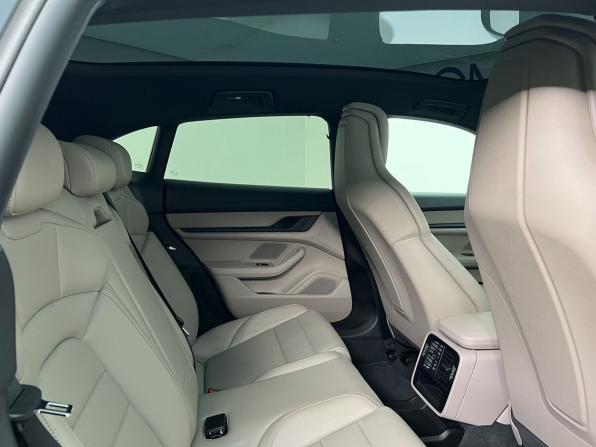 Porsche Taycan I с пробегом 2022 года, цена 9 990 000 рублей, 27300 км, универсал, Автокод Объявления