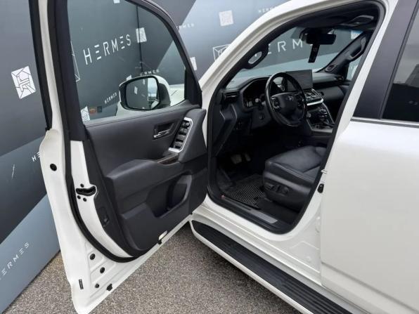 Toyota Land Cruiser 300 Series с пробегом 2023 года, цена 10 880 000 рублей, 50320 км, внедорожник, Автокод Объявления