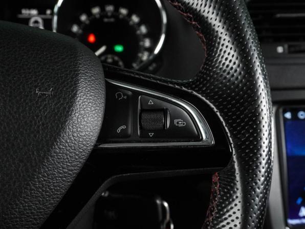 Skoda Yeti I Рестайлинг с пробегом 2017 года, цена 1 319 000 рублей, 211741 км, внедорожник, Автокод Объявления