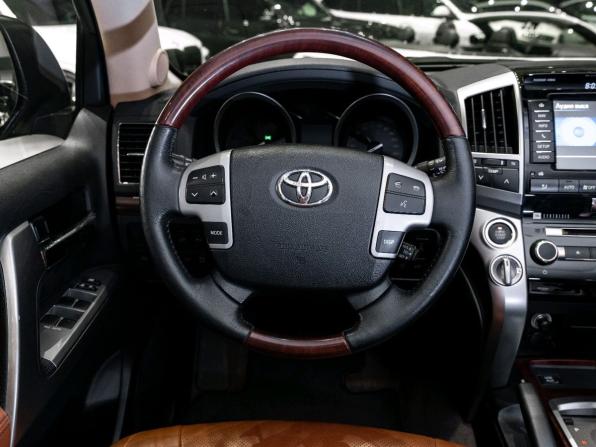Toyota Land Cruiser 200 Series Рестайлинг 1 с пробегом 2014 года, цена 5 279 900 рублей, 180045 км, внедорожник, Автокод Объявления