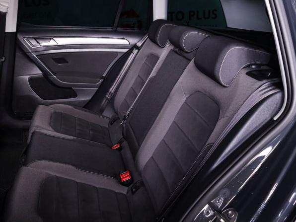Volkswagen Golf VII Рестайлинг с пробегом 2019 года, цена 1 380 000 рублей, 279731 км, универсал, Автокод Объявления