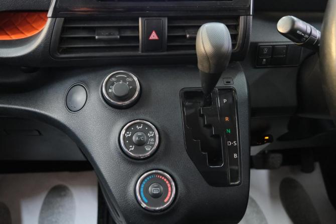 Toyota Sienta II с пробегом 2015 года, цена 1 299 000 рублей, 113000 км, компактвэн, Автокод Объявления