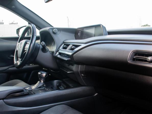 Lexus UX I с пробегом 2019 года, цена 2 599 000 рублей, 87167 км, внедорожник, Автокод Объявления