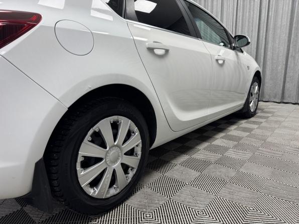 Opel Astra J с пробегом 2011 года, цена 599 000 рублей, 195596 км, хэтчбек, Автокод Объявления