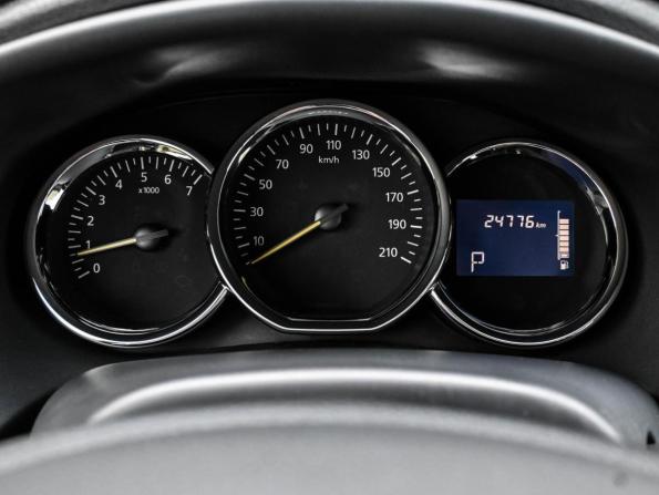 Renault Sandero II с пробегом 2015 года, цена 889 000 рублей, 24455 км, хэтчбек, Автокод Объявления