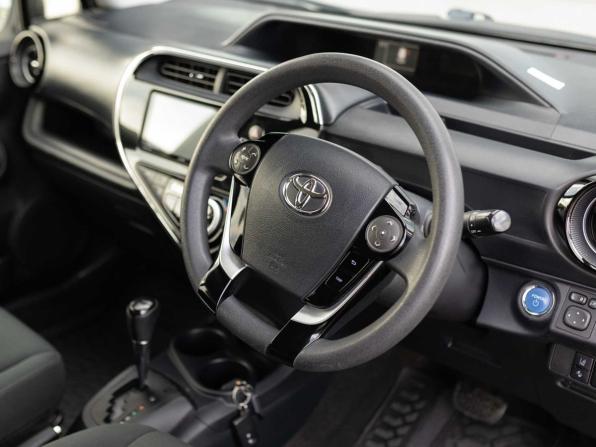 Toyota Aqua I Рестайлинг 2 с пробегом 2018 года, цена 1 015 000 рублей, 140598 км, хэтчбек, Автокод Объявления
