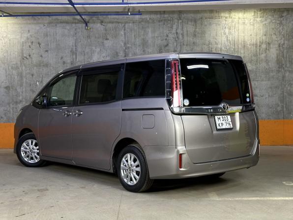 Toyota Noah III (R80) Рестайлинг с пробегом 2019 года, цена 2 799 000 рублей, 48005 км, минивэн, Автокод Объявления