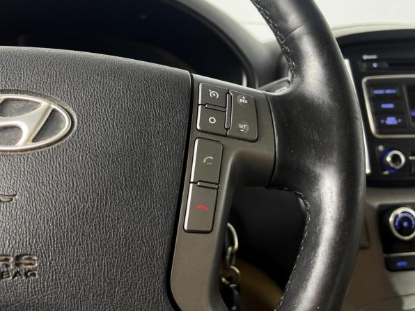 Hyundai H-1 II Рестайлинг с пробегом 2016 года, цена 2 615 900 рублей, 94604 км, минивэн, Автокод Объявления