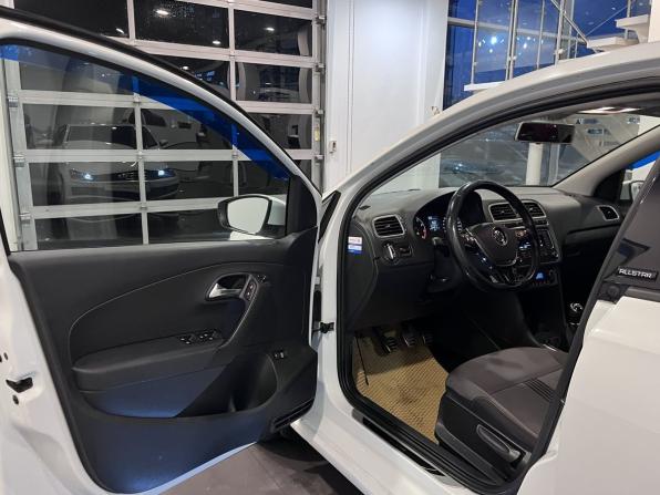 Volkswagen Polo V Рестайлинг с пробегом 2016 года, цена 880 000 рублей, 212166 км, седан, Автокод Объявления