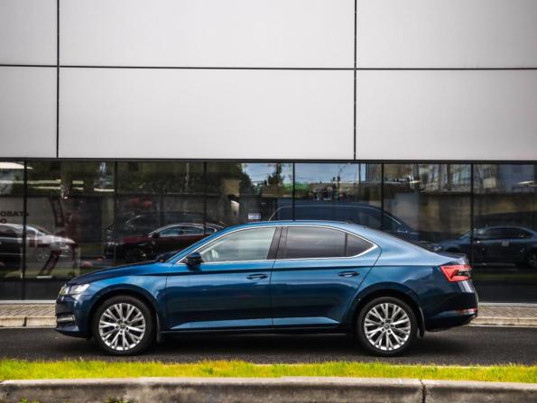 Skoda Superb III Рестайлинг с пробегом 2022 года, цена 3 200 000 рублей, 100015 км, лифтбек, Автокод Объявления