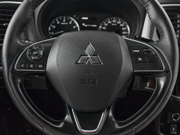 Mitsubishi Outlander III Рестайлинг 3 с пробегом 2019 года, цена 2 325 000 рублей, 77023 км, внедорожник, Автокод Объявления