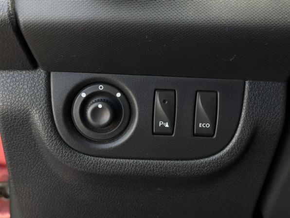 Renault Sandero II с пробегом 2015 года, цена 799 000 рублей, 65189 км, хэтчбек, Автокод Объявления