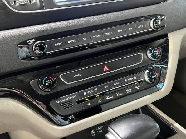 Kia Carnival III с пробегом 2018 года, цена 2 920 000 рублей, 128000 км, минивэн, Автокод Объявления