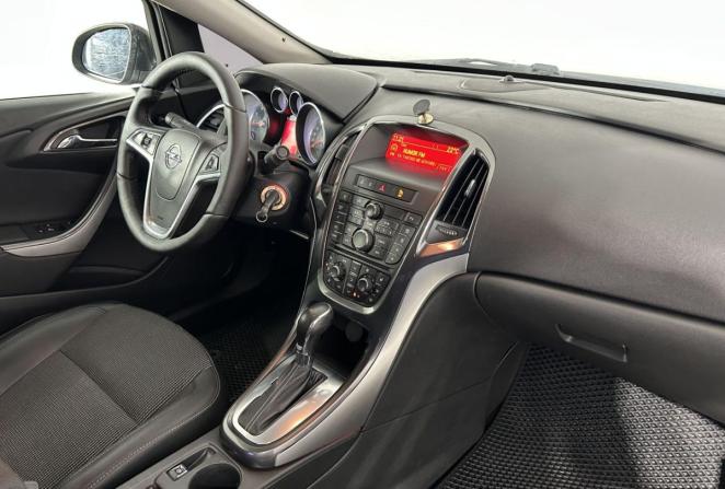 Opel Astra J Рестайлинг с пробегом 2013 года, цена 985 000 рублей, 173352 км, седан, Автокод Объявления