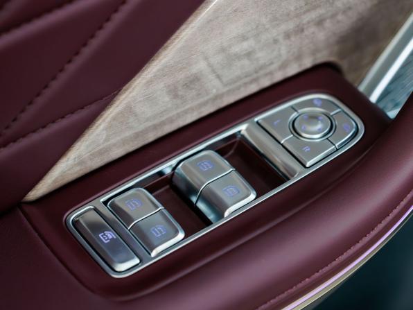 Hongqi HS7 II с пробегом 2025 года, цена 5 590 000 рублей, 4 км, внедорожник, Автокод Объявления