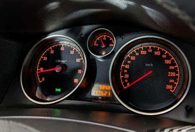 Opel Astra J Рестайлинг с пробегом 2013 года, цена 680 000 рублей, 177520 км, седан, Автокод Объявления