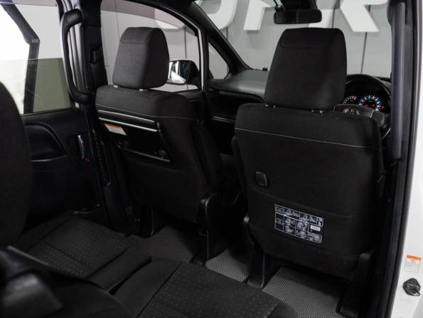Toyota Noah III (R80) Рестайлинг с пробегом 2018 года, цена 2 550 000 рублей, 64392 км, минивэн, Автокод Объявления