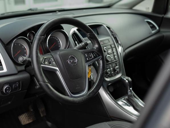 Opel Astra J Рестайлинг с пробегом 2013 года, цена 670 000 рублей, 317528 км, седан, Автокод Объявления