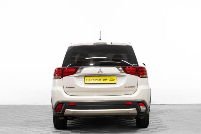 Mitsubishi Outlander III Рестайлинг 2 с пробегом 2015 года, цена 1 599 000 рублей, 210000 км, внедорожник, Автокод Объявления