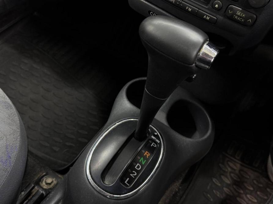 Toyota Vitz I (P10) Благовещенск  - изображение 21
