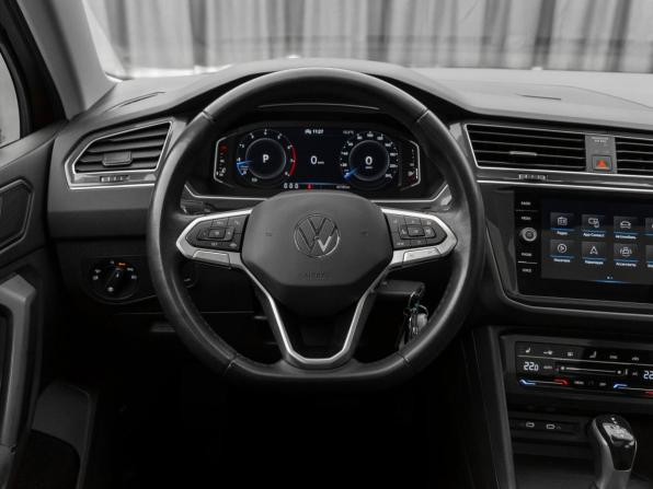 Volkswagen Tiguan II Рестайлинг с пробегом 2021 года, цена 2 860 000 рублей, 65182 км, внедорожник, Автокод Объявления