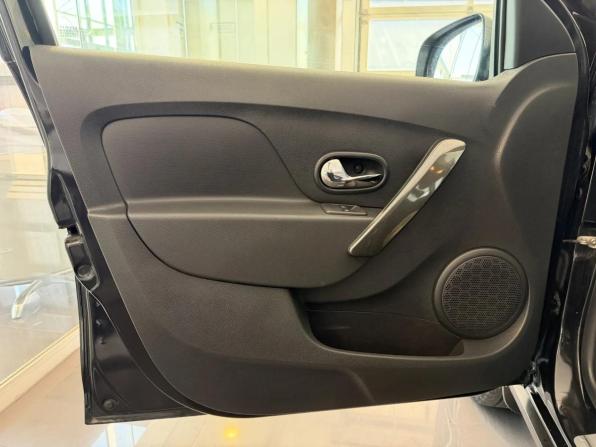 Renault Sandero II Рестайлинг с пробегом 2019 года, цена 1 270 000 рублей, 71582 км, хэтчбек, Автокод Объявления