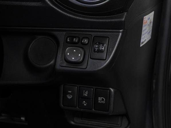 Toyota Aqua I Рестайлинг 2 с пробегом 2017 года, цена 925 000 рублей, 200803 км, хэтчбек, Автокод Объявления