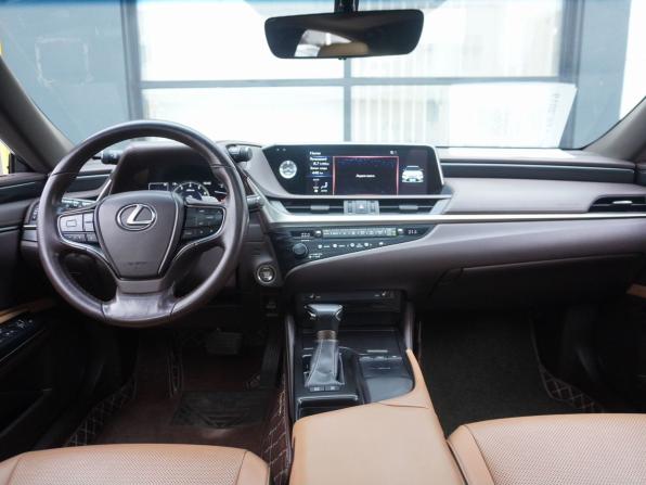 Lexus ES VII с пробегом 2019 года, цена 3 100 000 рублей, 268733 км, седан, Автокод Объявления