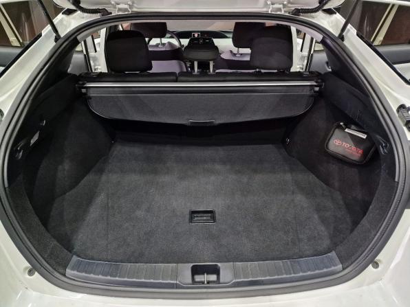 Toyota Prius IV Рестайлинг (XW50) с пробегом 2019 года, цена 2 090 000 рублей, 96430 км, лифтбек, Автокод Объявления