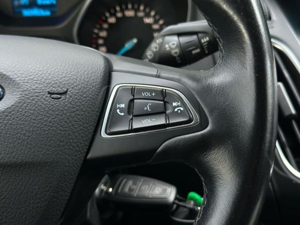 Ford Focus III Рестайлинг с пробегом 2017 года, цена 979 000 рублей, 165929 км, хэтчбек, Автокод Объявления
