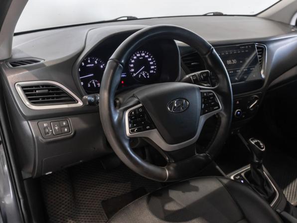 Hyundai Solaris II с пробегом 2017 года, цена 1 073 800 рублей, 180000 км, седан, Автокод Объявления