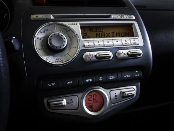Honda Jazz I Рестайлинг с пробегом 2006 года, цена 650 000 рублей, 177000 км, хэтчбек, Автокод Объявления