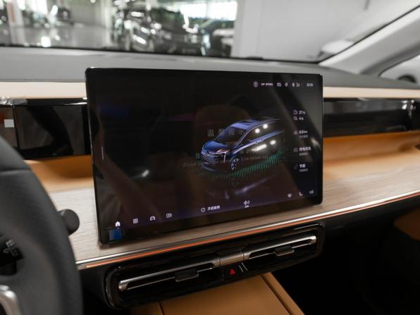 GAC Trumpchi E8 с пробегом 2024 года, цена 4 700 000 рублей, 50 км, минивэн, Автокод Объявления